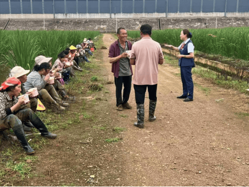 銀行反詐宣傳“零距離” 筑牢田間地頭“安全網(wǎng)”53.png